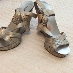 Michael Koors silver/distressed wedge